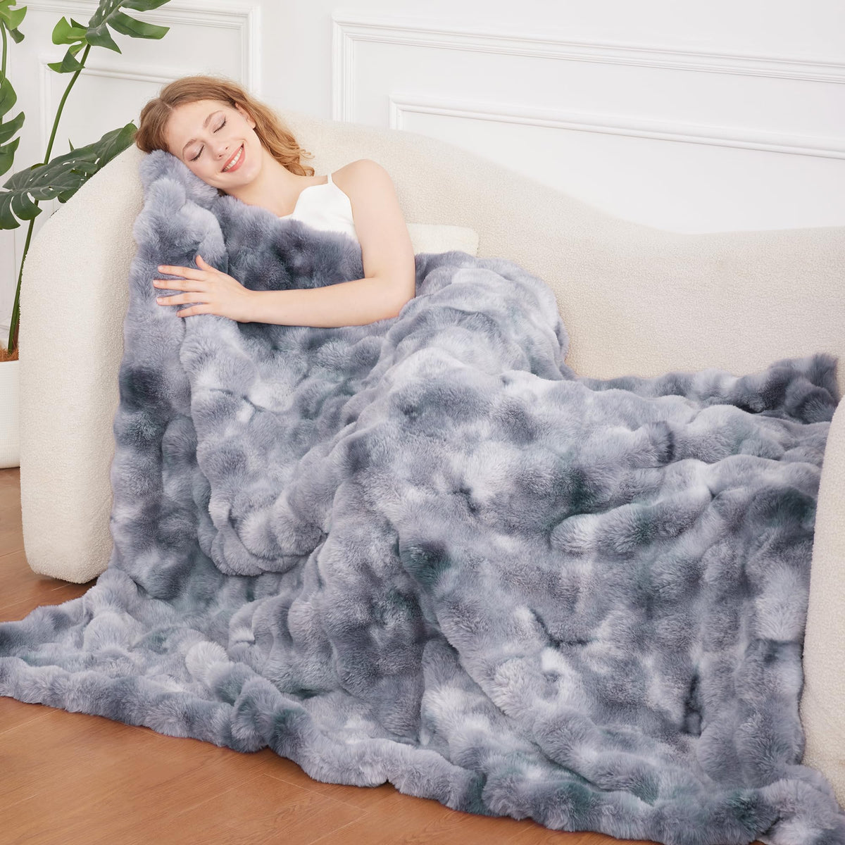 Comelady Soft Fluffy Faux Fur Throw Blanket 50"x60", Bubble Plush Texture