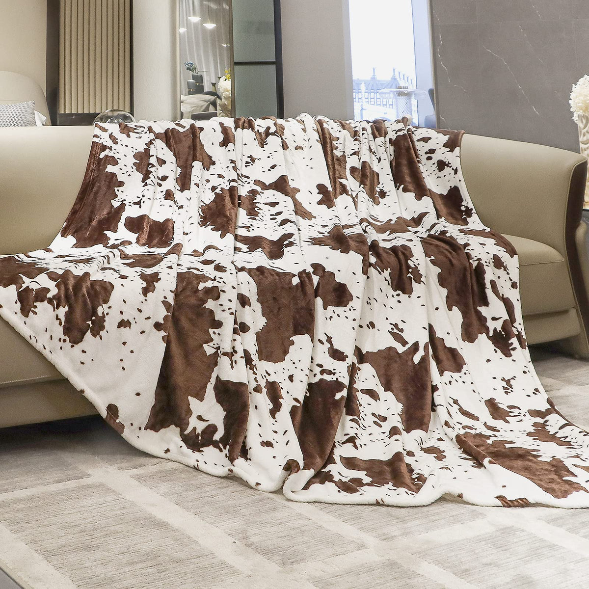 Cow Print Blanket Warm Plush Cute Black Cow Throw Blanket Soft Fleece Flannel Lightweight Throw Blankets Sofa Couch Bed Travel Cow Bedding Room Decor for Kids Teens Adults 40"x50"
