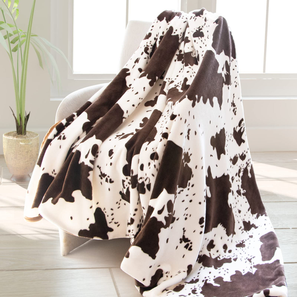 Cow Print Blanket Warm Plush Cute Black Cow Throw Blanket Soft Fleece Flannel Lightweight Throw Blankets Sofa Couch Bed Travel Cow Bedding Room Decor for Kids Teens Adults 40"x50"