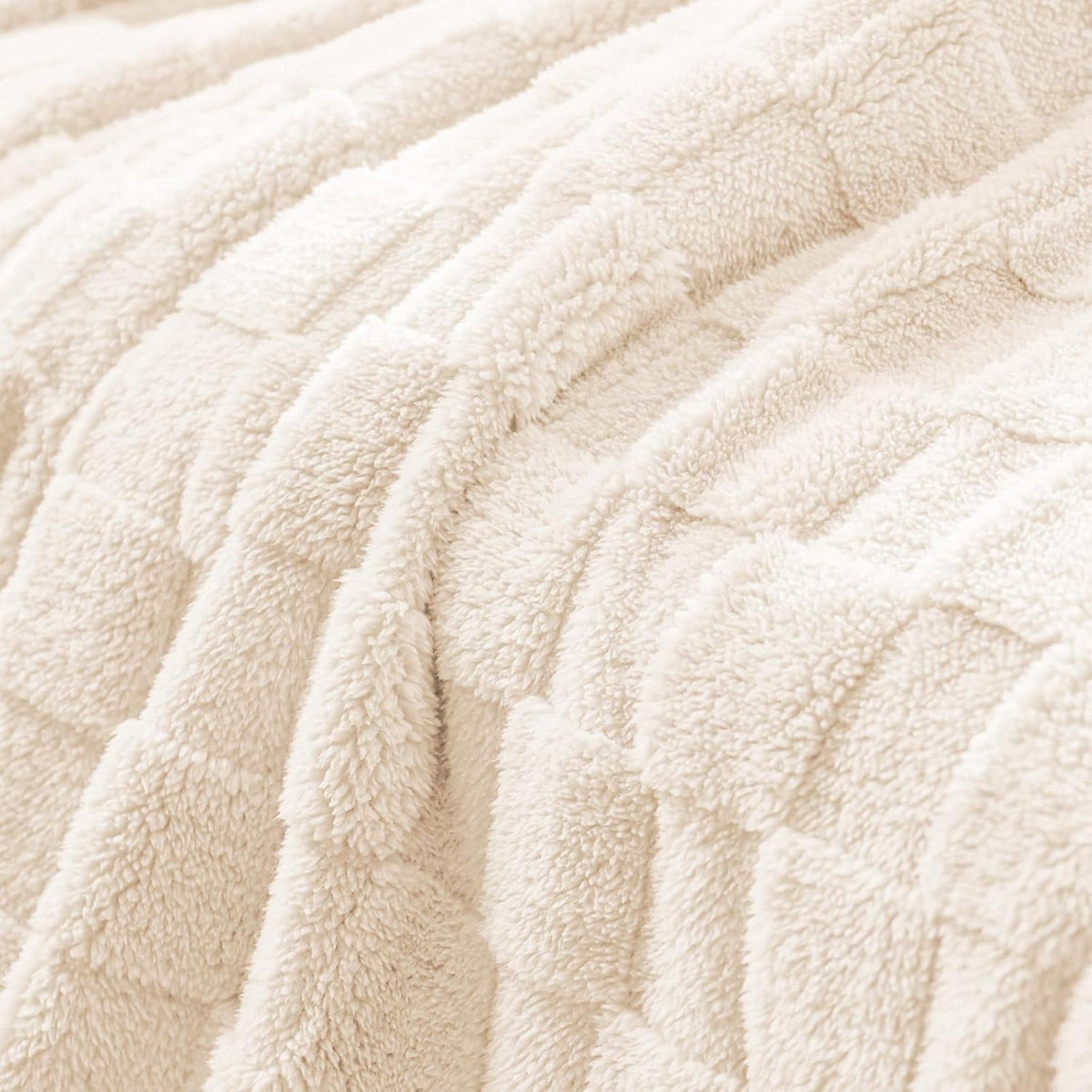 Exclusivo Mezcla 3D Checkered Fleece Throw Blanket for Couch, Ivory