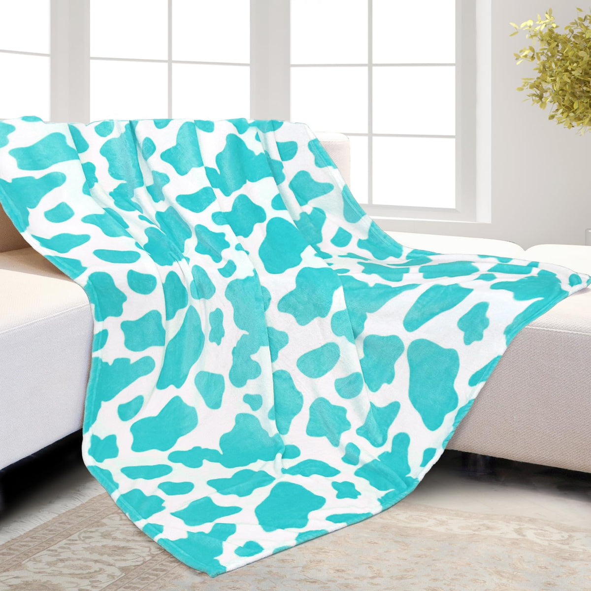 Cow Print Blanket Warm Plush Cute Black Cow Throw Blanket Soft Fleece Flannel Lightweight Throw Blankets Sofa Couch Bed Travel Cow Bedding Room Decor for Kids Teens Adults 40"x50"