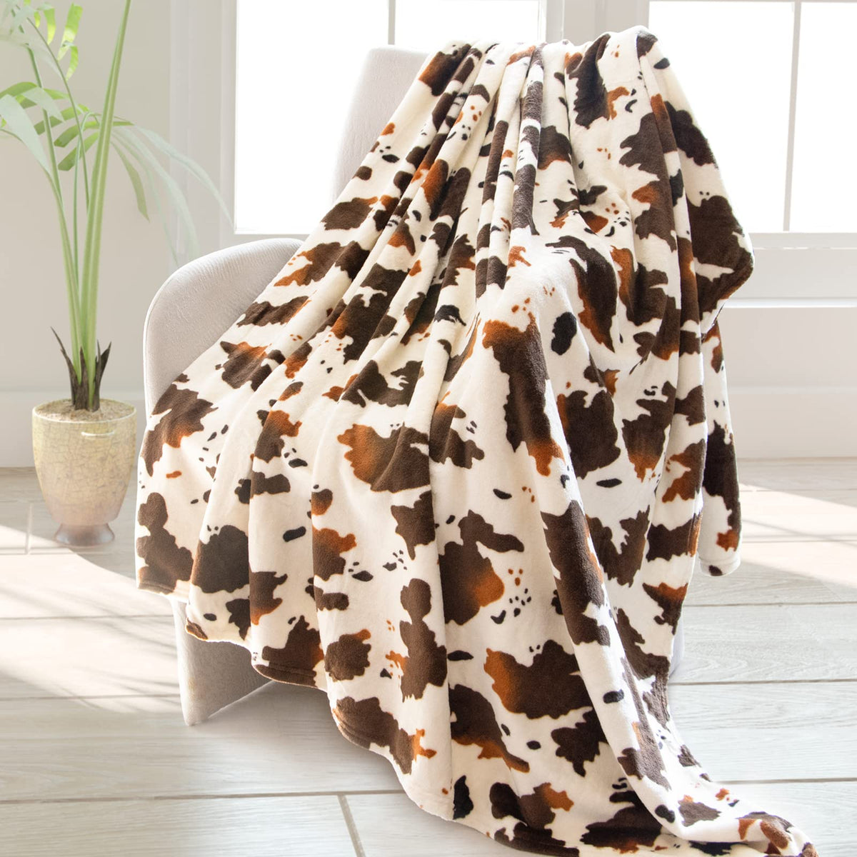 Cow Print Blanket Warm Plush Cute Black Cow Throw Blanket Soft Fleece Flannel Lightweight Throw Blankets Sofa Couch Bed Travel Cow Bedding Room Decor for Kids Teens Adults 40"x50"