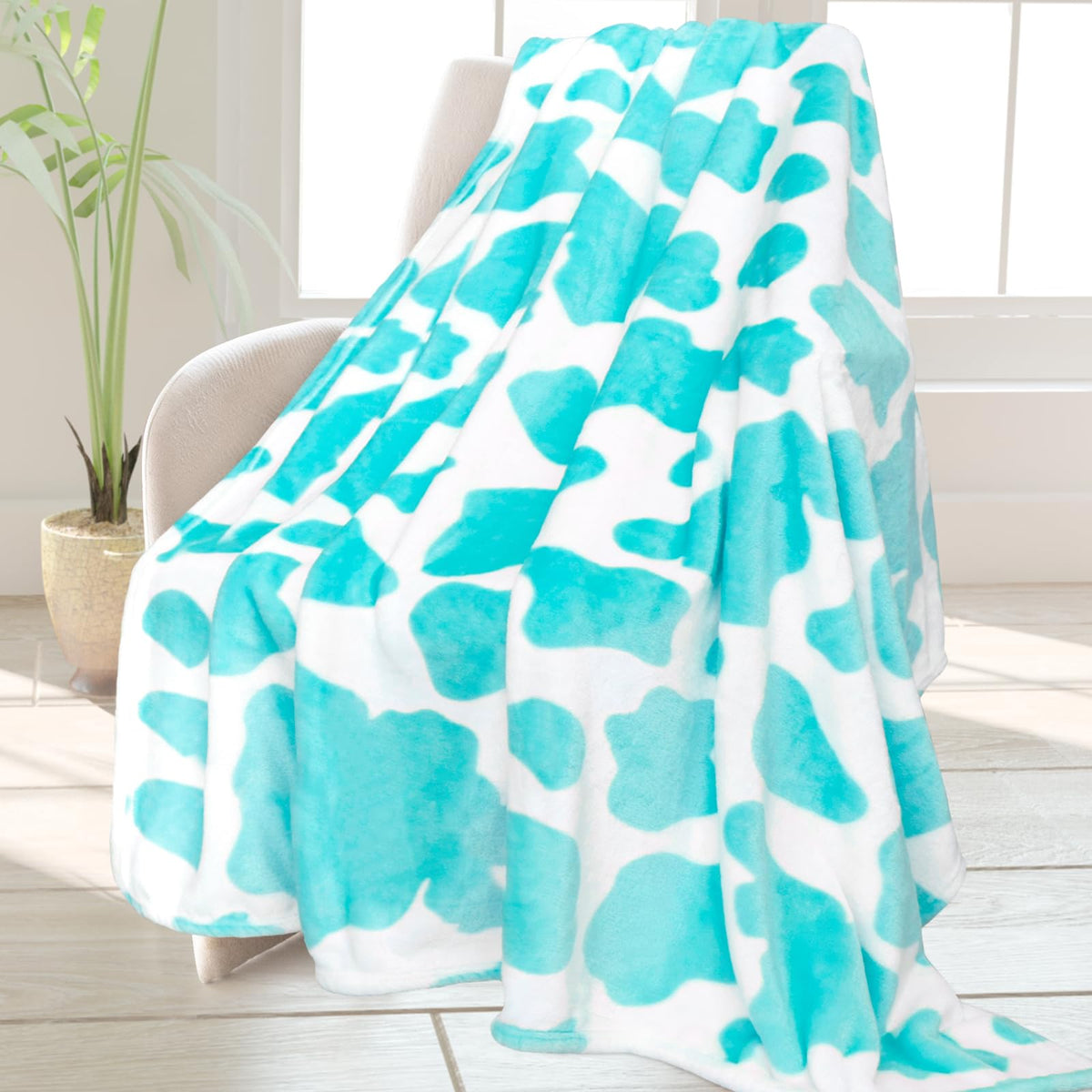 Cow Print Blanket Warm Plush Cute Black Cow Throw Blanket Soft Fleece Flannel Lightweight Throw Blankets Sofa Couch Bed Travel Cow Bedding Room Decor for Kids Teens Adults 40"x50"