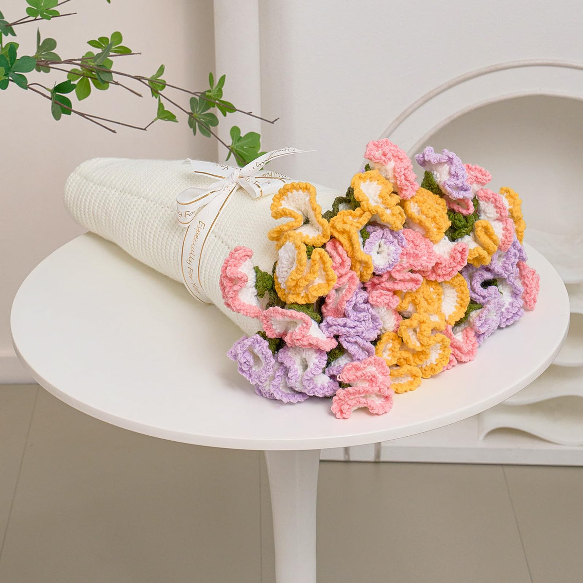 Crochet Flower Bouquet Throw Blanket, Handmade Knitted Blanket with Rose Flowers, Cute Romantic Gift for Her Girlfriend Mom Mother’s Day Valentine Wedding Anniversary Birthday, Pink and White