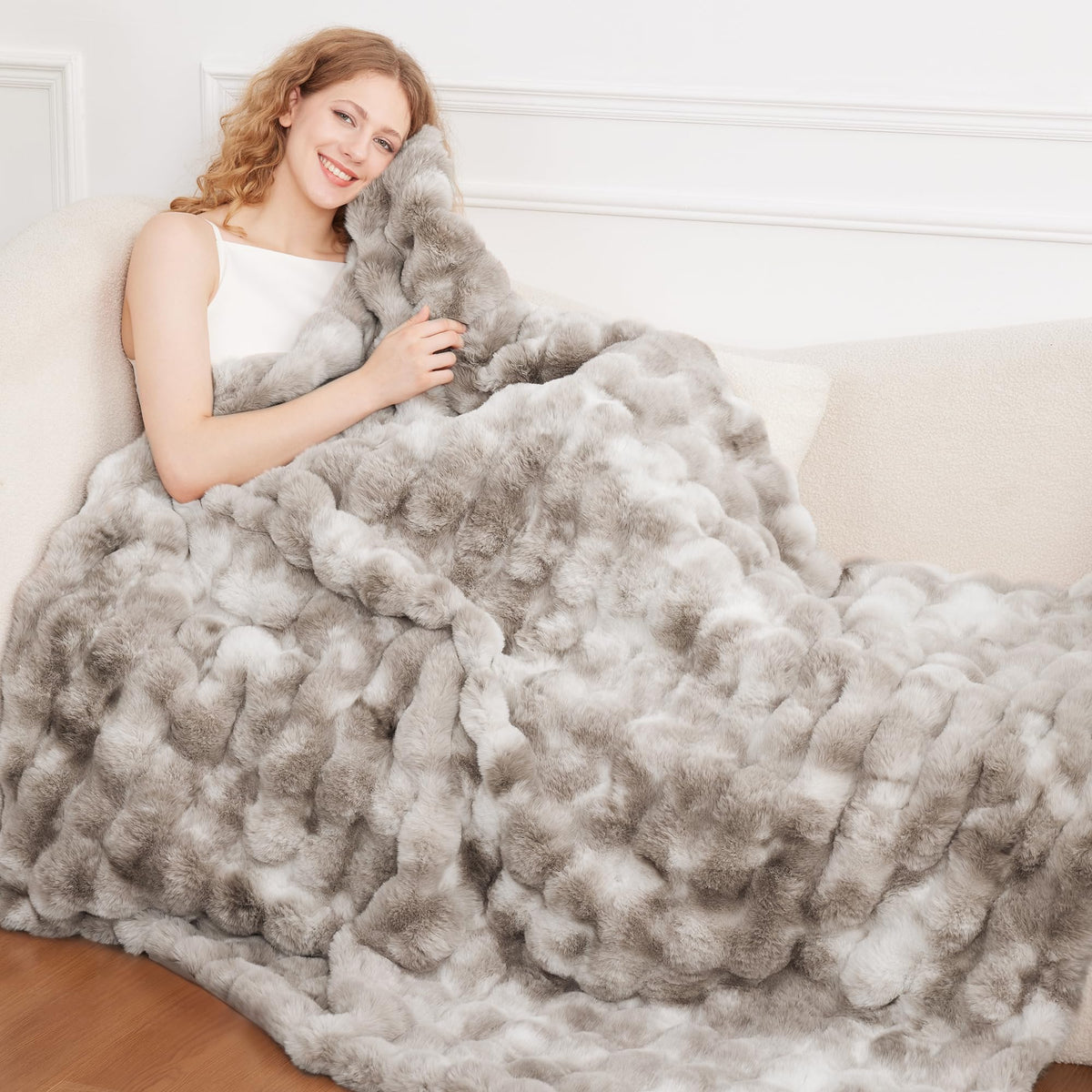 Comelady Soft Fluffy Faux Fur Throw Blanket 50"x60", Bubble Plush Texture