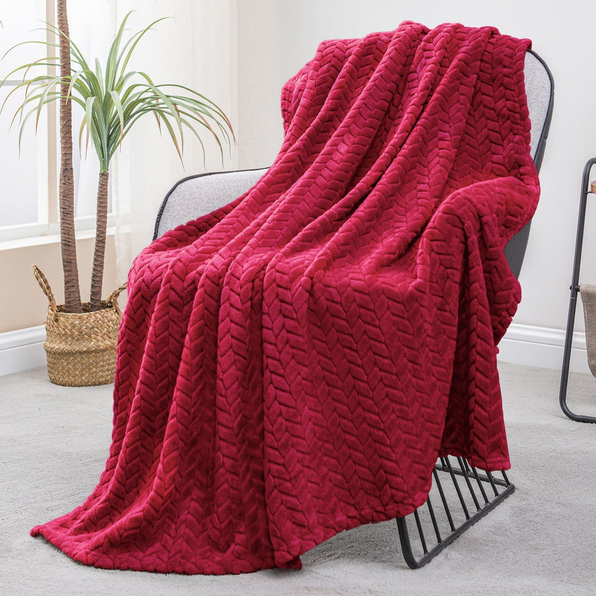 Exclusivo Mezcla Fleece Pink Throw Blanket for Couch Sofa Bed, 50”x70”