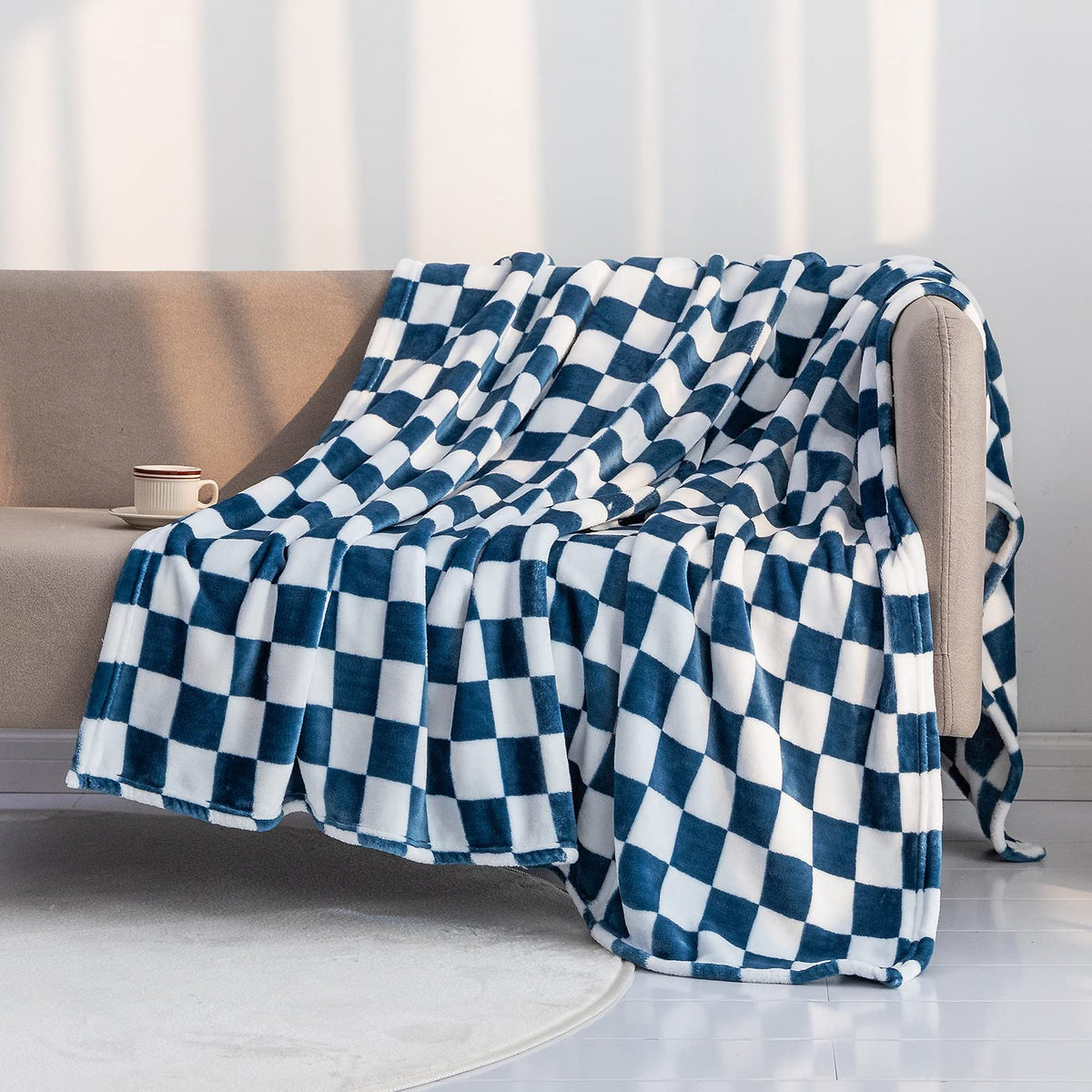 LOMAO Throw Blankets Flannel Blanket with Checkerboard Grid Pattern Soft Throw Blanket for Couch, Bed, Sofa Luxurious Warm and Cozy for All Seasons (Black, 50"x60")