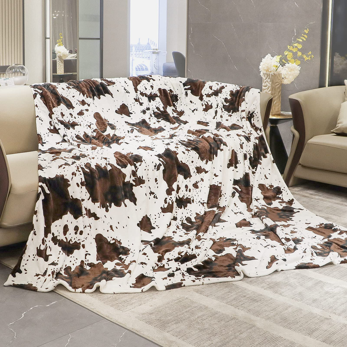Cow Print Blanket Warm Plush Cute Black Cow Throw Blanket Soft Fleece Flannel Lightweight Throw Blankets Sofa Couch Bed Travel Cow Bedding Room Decor for Kids Teens Adults 40"x50"