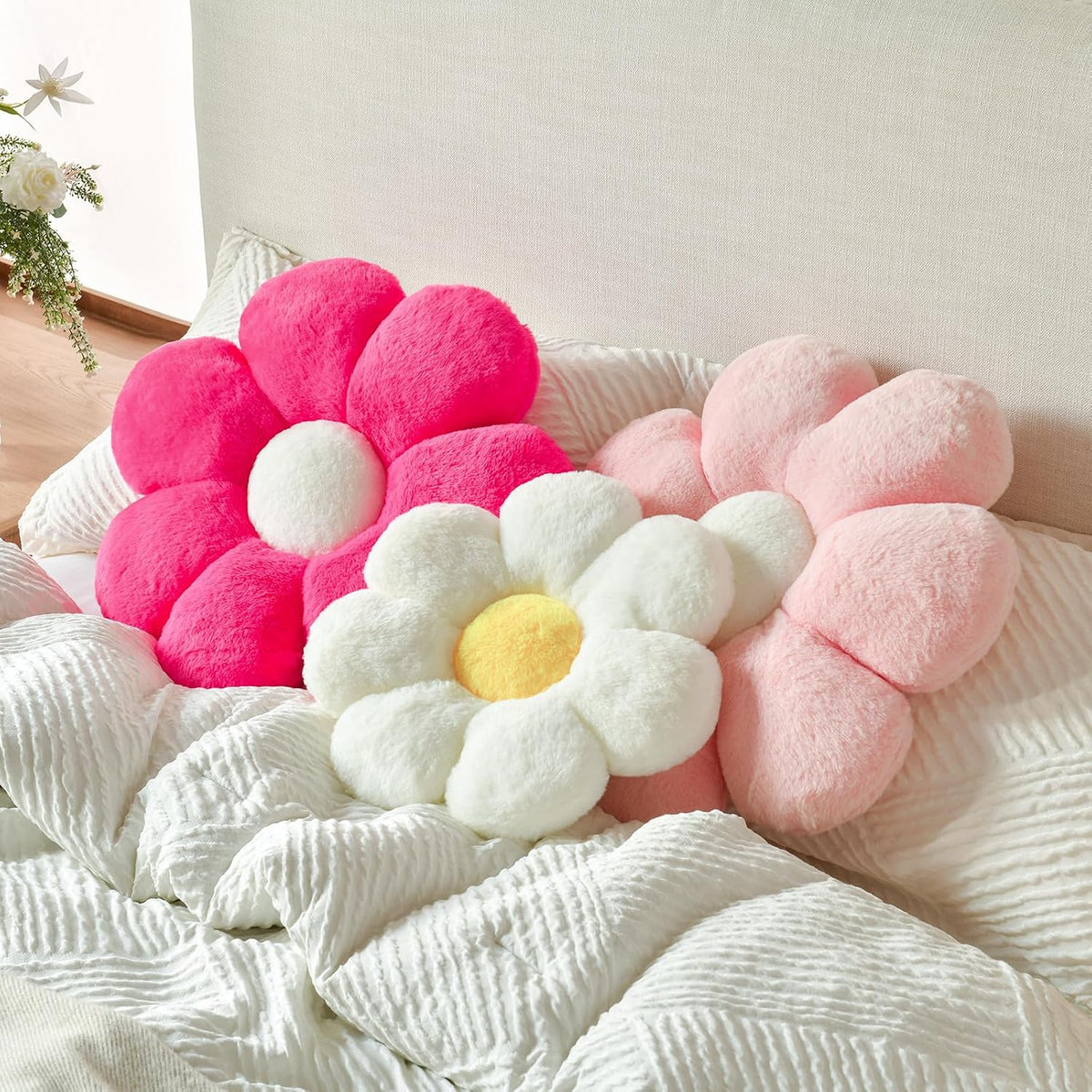Xuyier Flower Decorative Throw Cute Daisy Pillow, White, 14.9 Inches