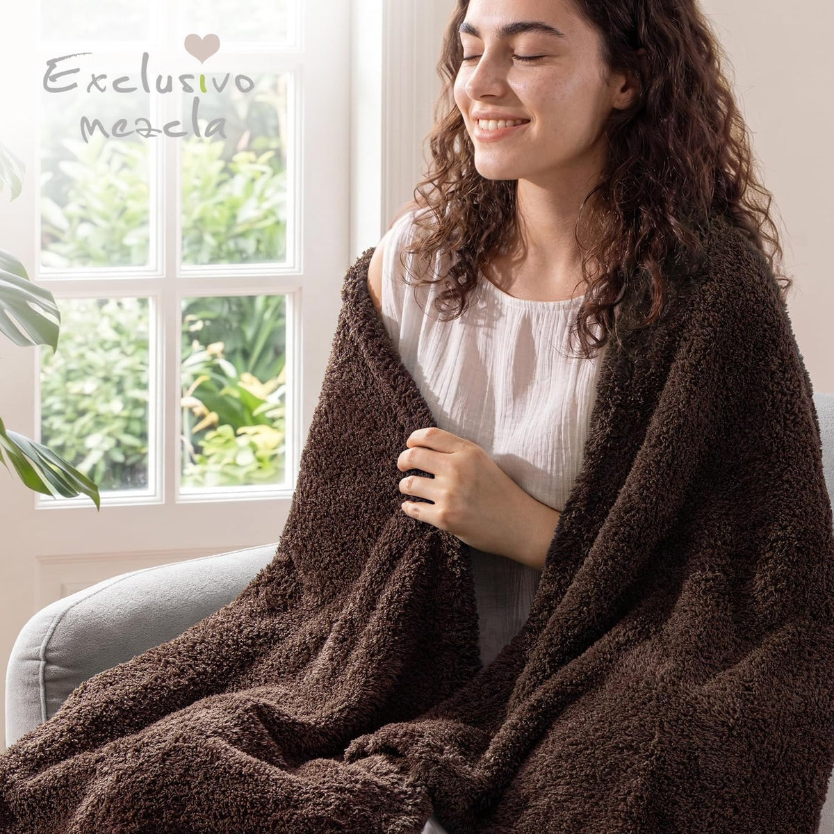 Exclusivo Mezcla Soft Plush Fleece Throw Blanket for Couch, Sofa, 50" x 60"