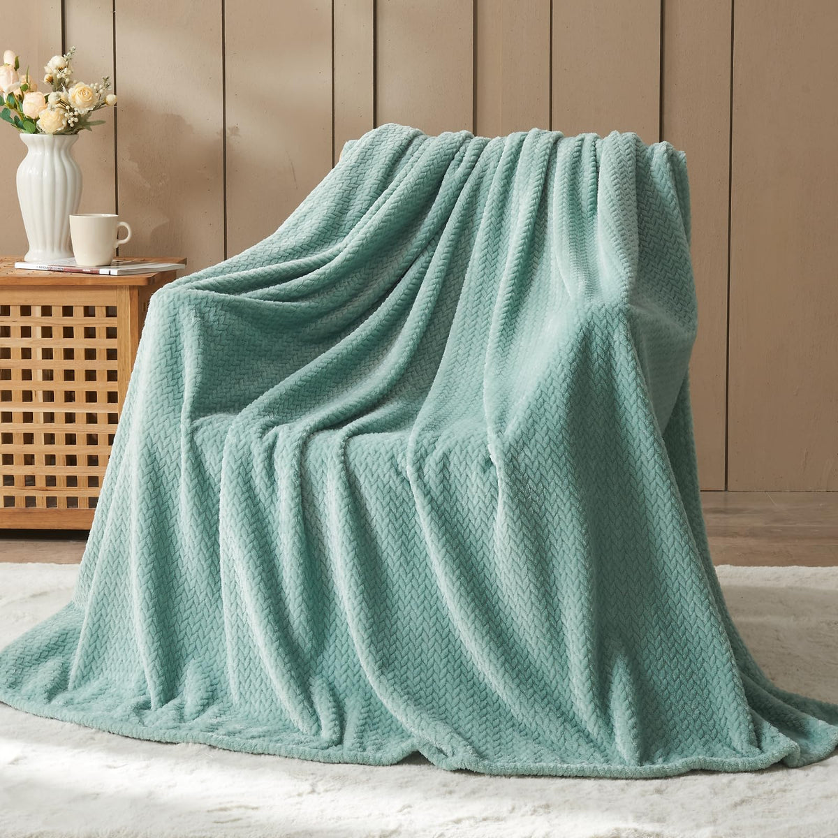 NEWCOSPLAY Fleece Leaves Pattern Throw Blanket, Light Purple, 50"x60"