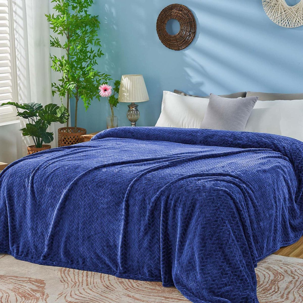 Inhand Fleece Throw Blanket, Super Soft Flannel Cozy for Adults, Washable Lightweight for Couch, Sofa, Bed, Office, Warm Plush for All Season, Green, 50"×60"