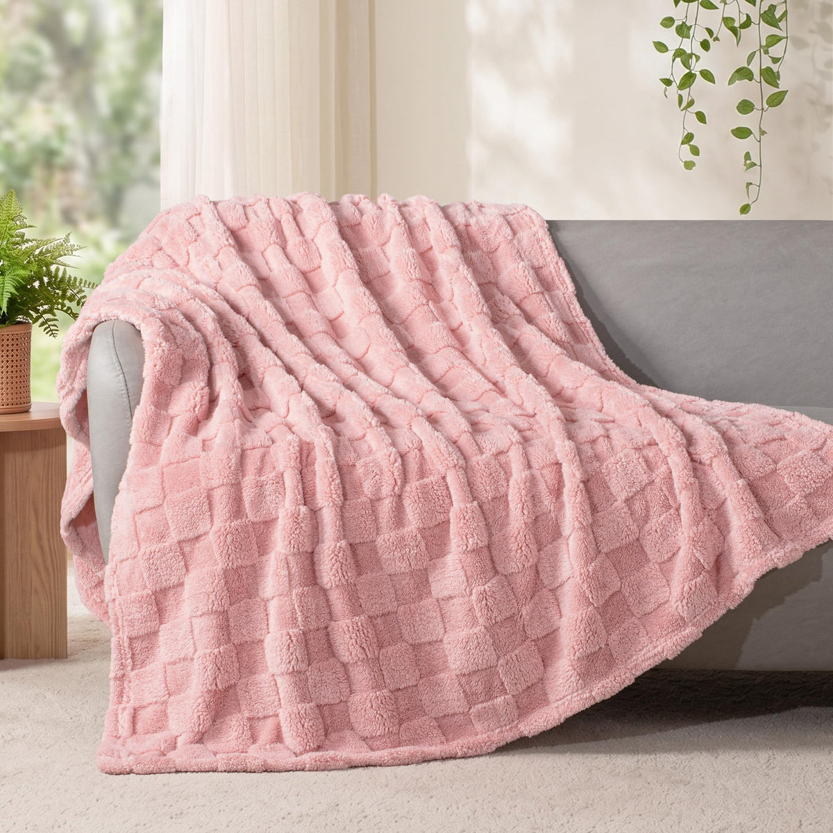 Exclusivo Mezcla 3D Checkered Fleece Throw Blanket for Couch, Ivory