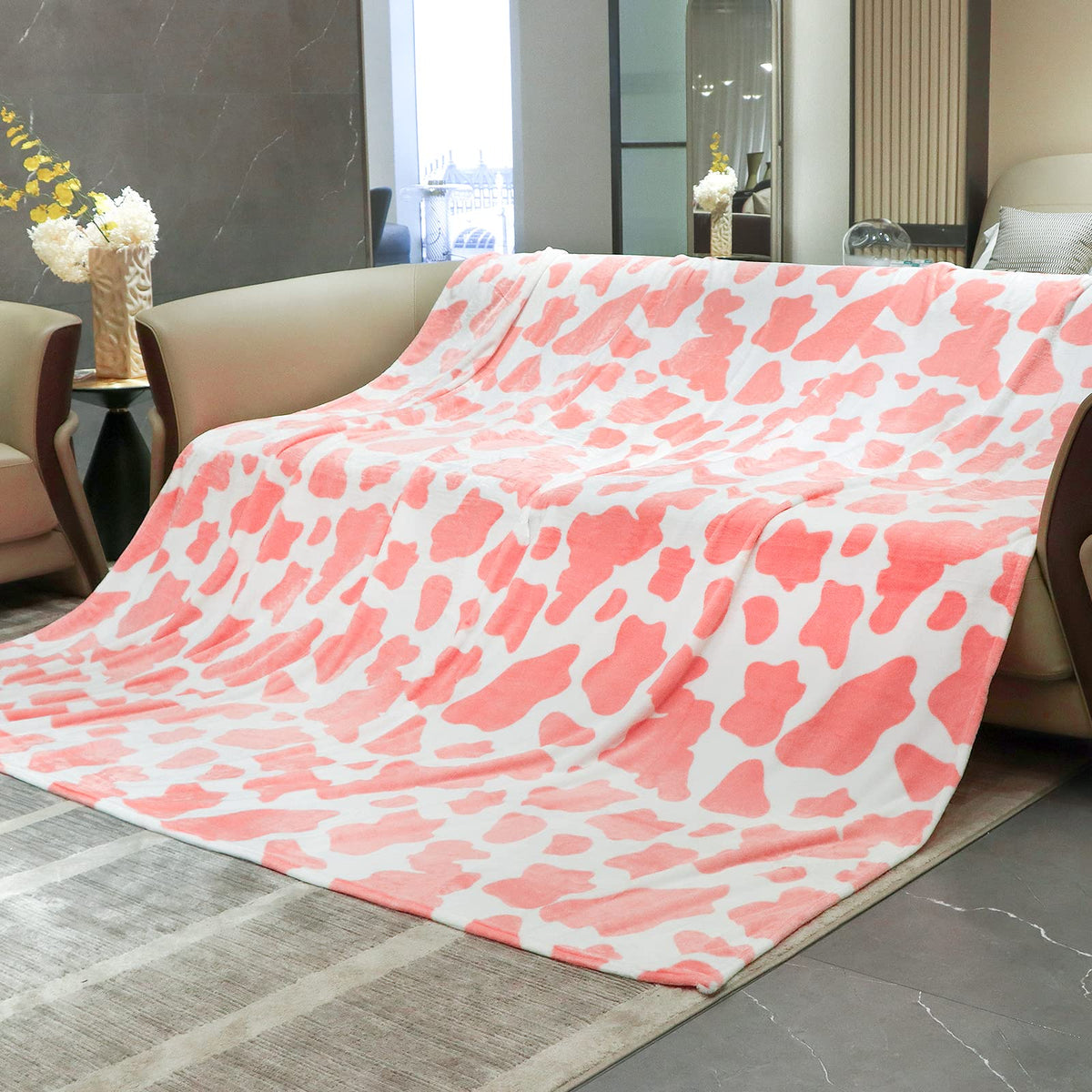Cow Print Blanket Warm Plush Cute Black Cow Throw Blanket Soft Fleece Flannel Lightweight Throw Blankets Sofa Couch Bed Travel Cow Bedding Room Decor for Kids Teens Adults 40"x50"