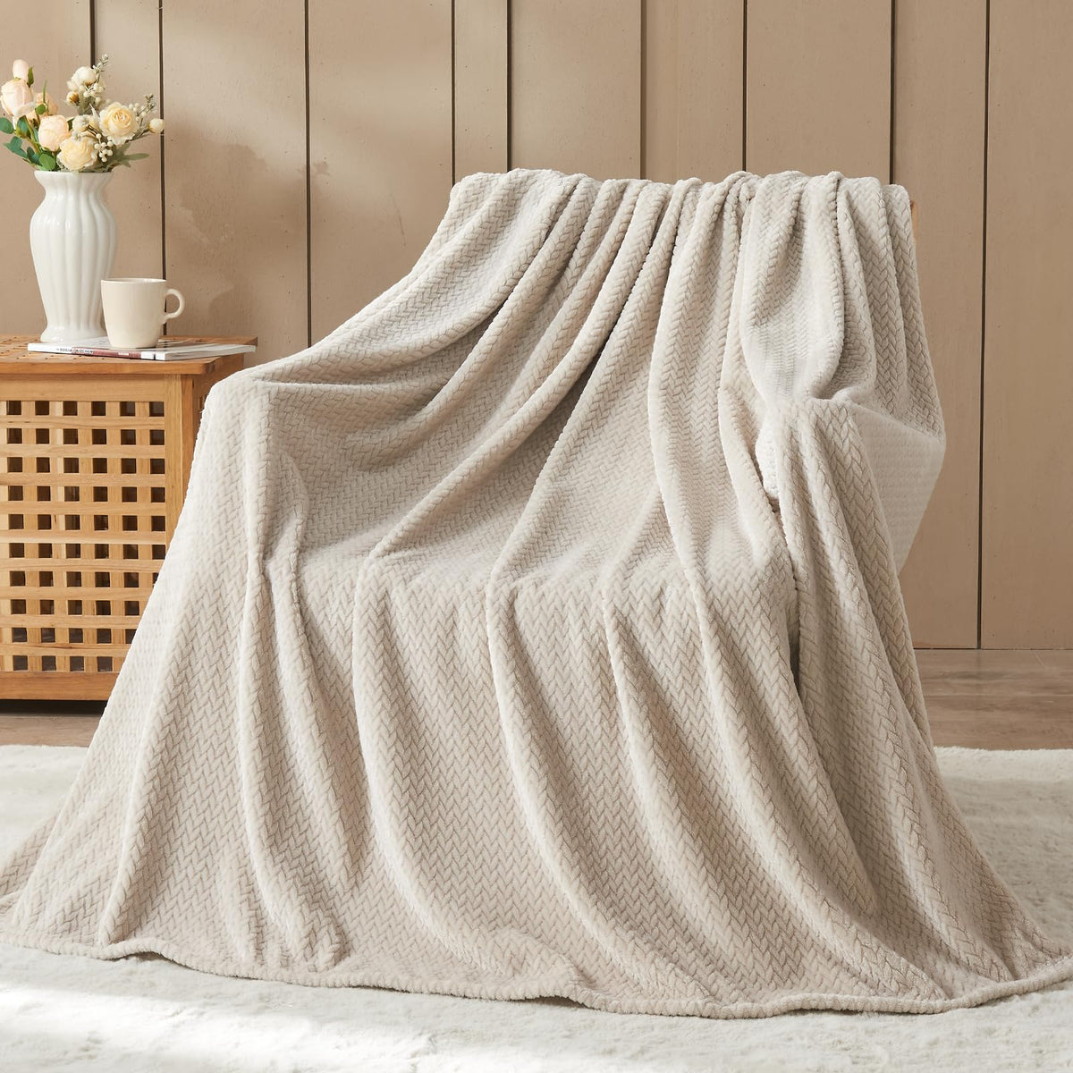 NEWCOSPLAY Fleece Leaves Pattern Throw Blanket, Light Purple, 50"x60"