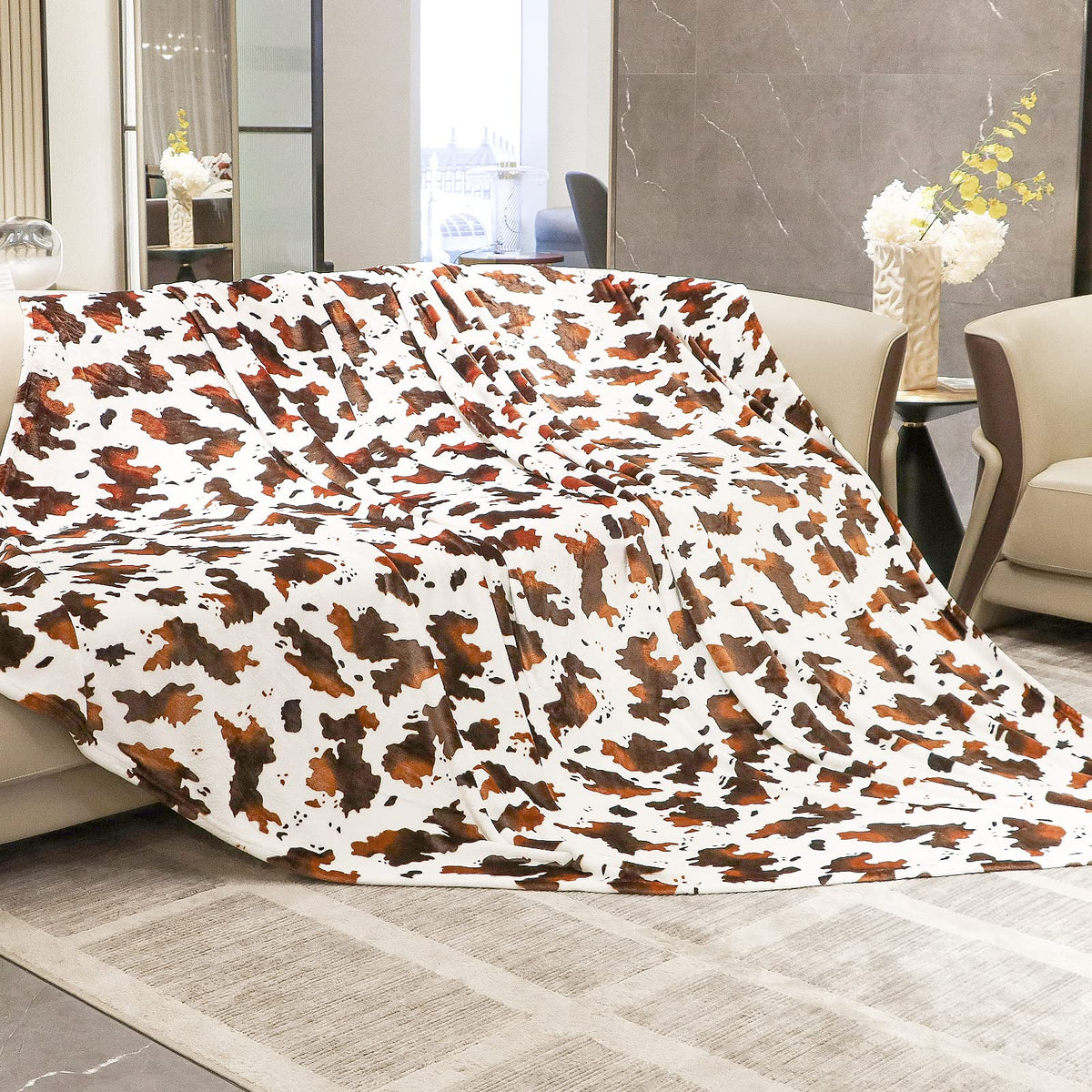 Cow Print Blanket Warm Plush Cute Black Cow Throw Blanket Soft Fleece Flannel Lightweight Throw Blankets Sofa Couch Bed Travel Cow Bedding Room Decor for Kids Teens Adults 40"x50"