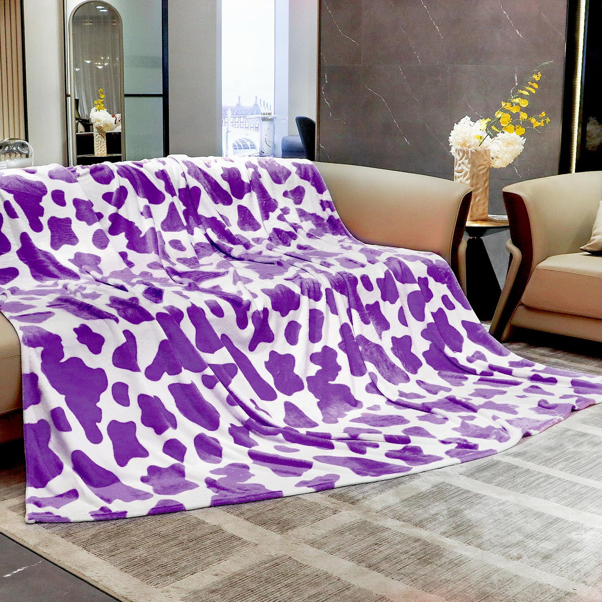 Cow Print Blanket Warm Plush Cute Black Cow Throw Blanket Soft Fleece Flannel Lightweight Throw Blankets Sofa Couch Bed Travel Cow Bedding Room Decor for Kids Teens Adults 40"x50"