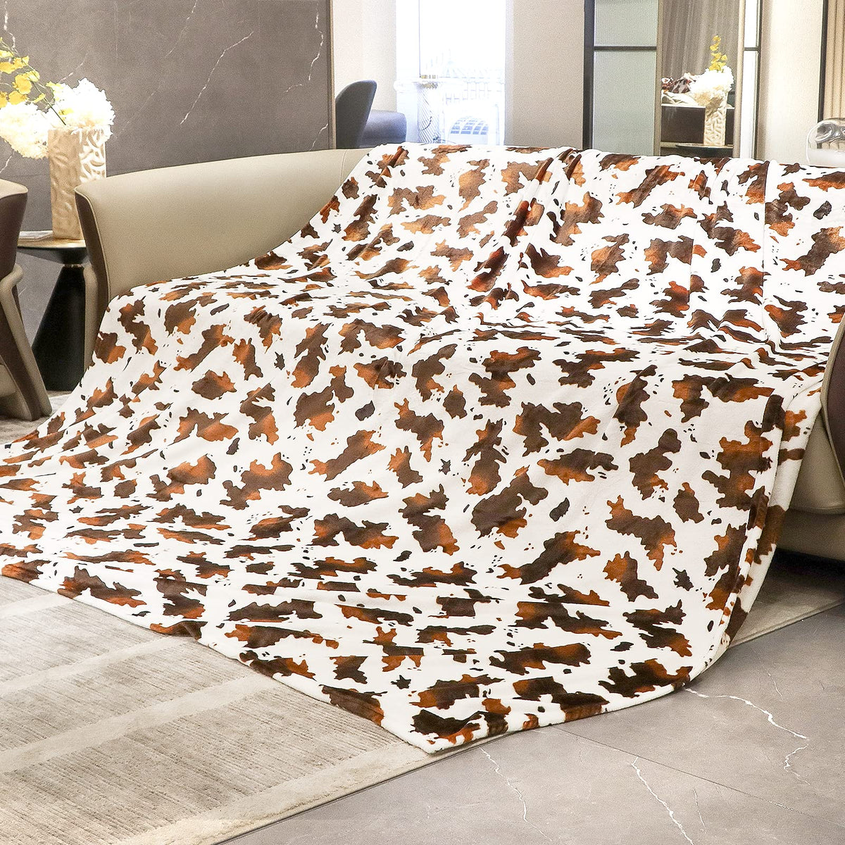 Cow Print Blanket Warm Plush Cute Black Cow Throw Blanket Soft Fleece Flannel Lightweight Throw Blankets Sofa Couch Bed Travel Cow Bedding Room Decor for Kids Teens Adults 40"x50"