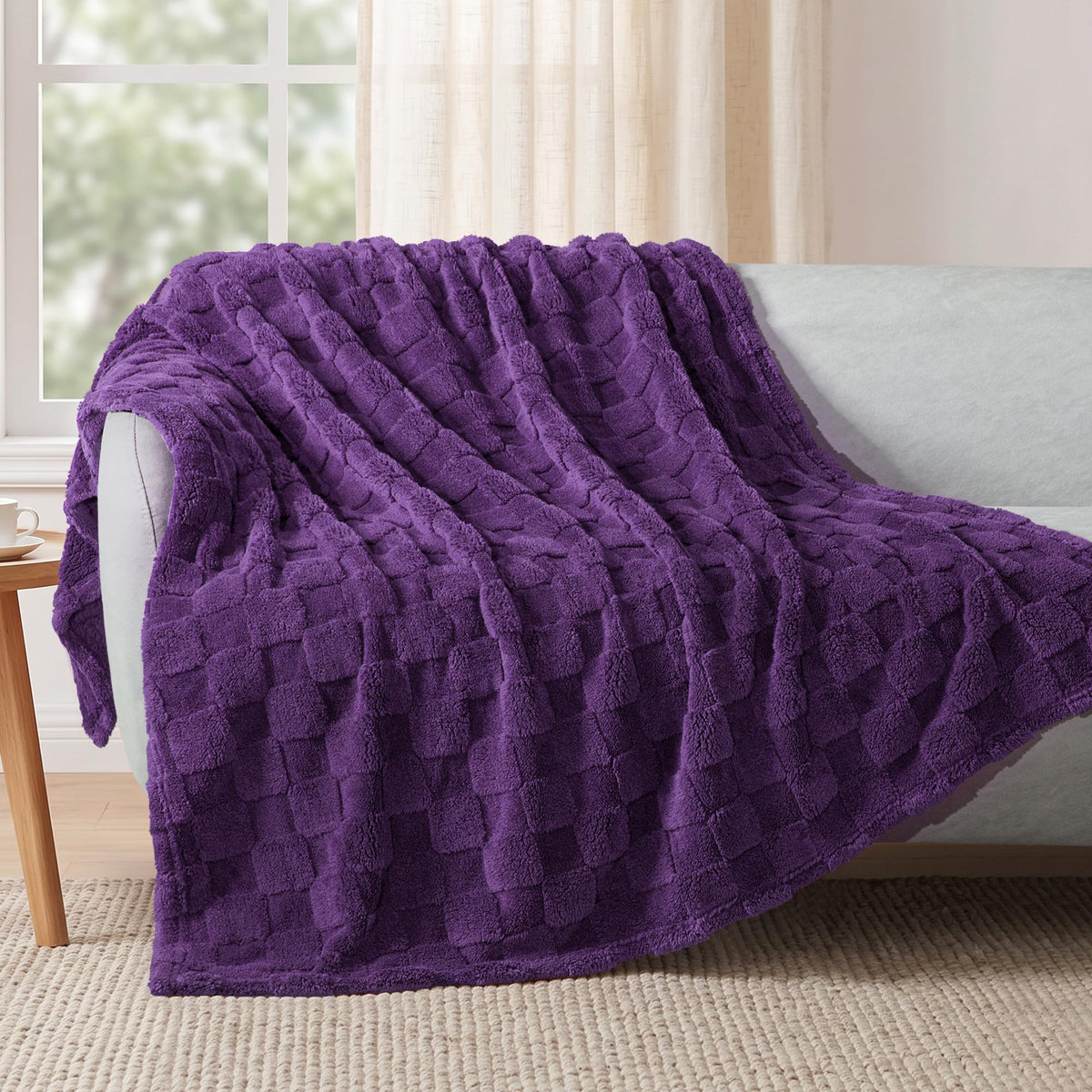 Exclusivo Mezcla 3D Checkered Fleece Throw Blanket for Couch, Ivory